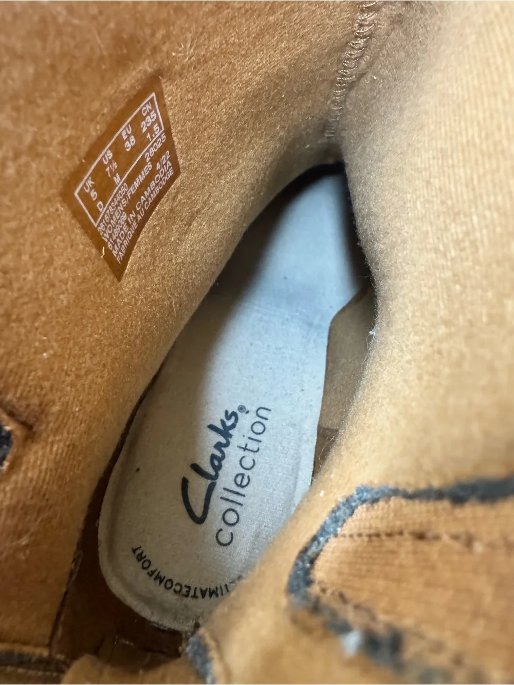 Clarks Tan Suede Ankle Booties with Stacked Heel Women’s 7.5